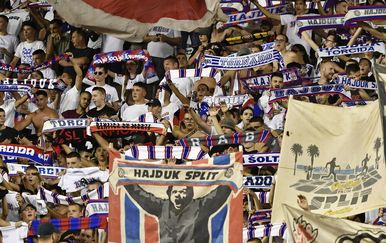 FOTO Torcida posebnom porukom odala počast ubijenom navijaču