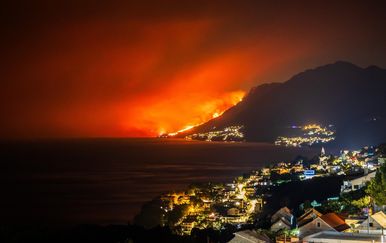 Fotogalerija: Ogroman požar zahvatio Omiš