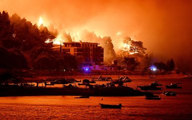 Perišić cijelu noć pratio stravičan požar u Omišu: Poslao snažnu poruku vatrogascima