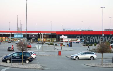 Oružano razbojništvo u trgovačkom centru u Novom Zagrebu: Razbojnici oteli kofer s novcem, zaštitari pucali