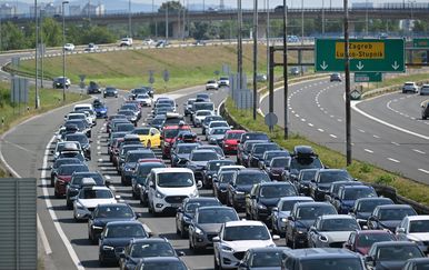 Kolone na autocestama, zbog požara zatvorene ceste na obali