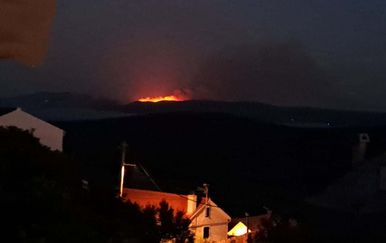 Buknuo požar kod Brbinja na Dugom otoku