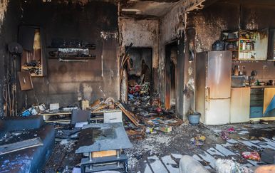 Kod Omiša spaljene kuće, apartmani, vozila i životinje