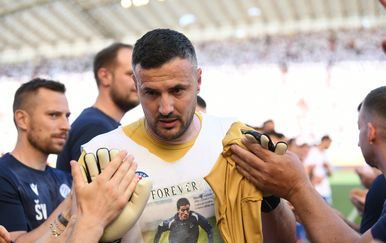FOTO Velika gesta bivšeg vatrenog: Subašić stigao do vatrogasaca nakon požara