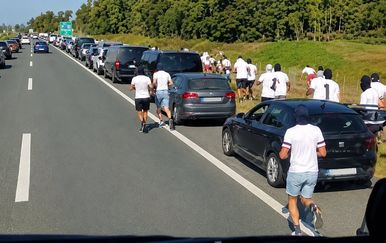 Pojavila se nova snimka kaosa na A1: Pogledajte što rade navijači