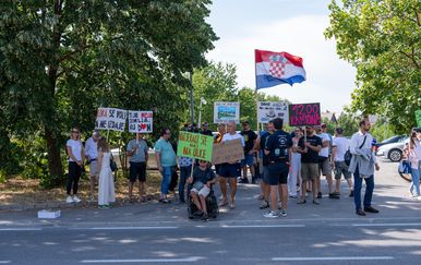 Prosvjednici uzvicima dočekali početak Odbora, traže hitnu sanaciju