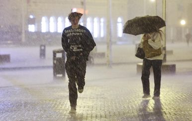 Stigla nagla promjena vremena: Jaka kiša stvara probleme u prometu