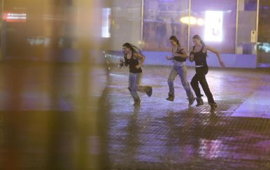 Stigla nagla promjena vremena: Jaka kiša stvara probleme u prometu