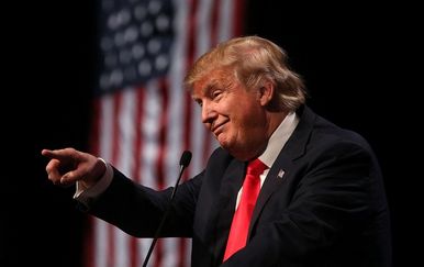 Trump tvrdi da je Hormuški tjesnac otvoren, dok Iran poručuje da blokada ostaje na snazi
