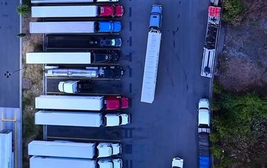 Što je majstor izveo… Drugi vozači nisu imali hrabrosti pa im je održao lekciju iz parkiranja