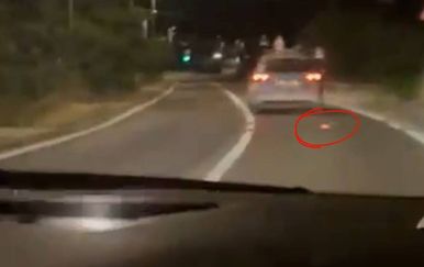 Šokantna snimka s Ugljana: Iz policijskog auta bačen gorući opušak!