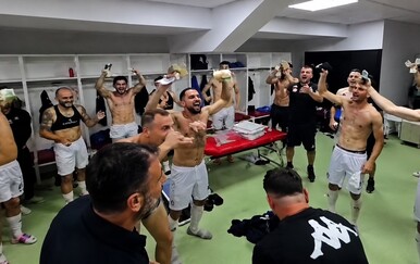Lude scene iz Albanije! Predsjednik donio vreću novca, a za prolazak protiv Pafosa nudi još više