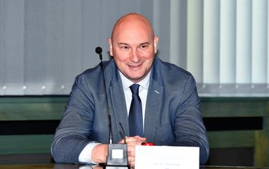CARNET stroži no inače, korisniku oduzeo domenu Trebam.com.hr