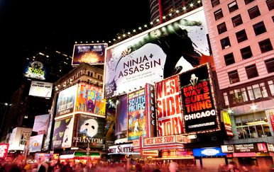 Kako se piše: na Broadwayju ili Broadwayu