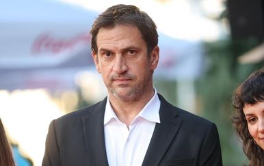 Goran Bogdan prekršio modna pravila crvenog tepiha: Umjesto cipela odabrao tenisice i traperice