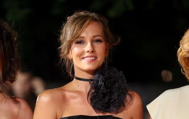 Jovana Stojiljković plijenila je pažnju na crvenom tepihu Sarajevo Film Festivala