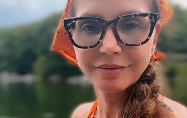 Charisma Carpenter u kupaćem kostimu