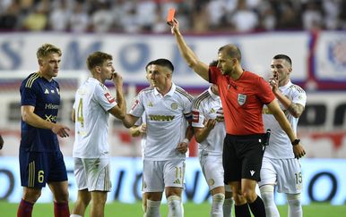 VIDEO Glupost koja bi Hajduka mogla skupo koštati: Pogledajte crveni karton Pajazitija