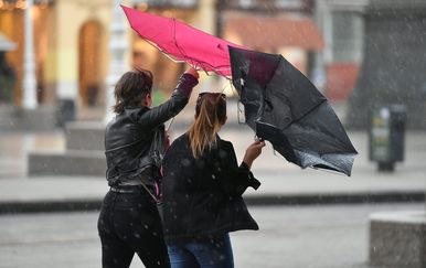 Stižu grmljavinsko nevrijeme i pljuskovi, oglašen meteoalarm za skoro cijelu Hrvatsku