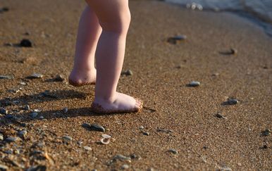 Uhićen 48-godišnjak jer je snimao golu djecu na plaži