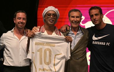 Ronaldinho (46) izašao iz mirovine: Ponovno će zaigrati profesionalni nogomet