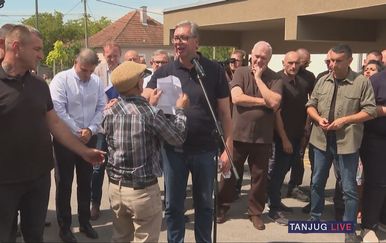 Vučić obišao građane pa ga usred razgovora napao mještanin