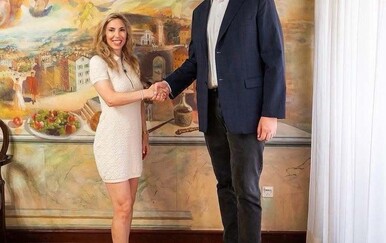 Američka veleposlanica susrela se s Peđom Grbinom, njihova fotografija postala hit