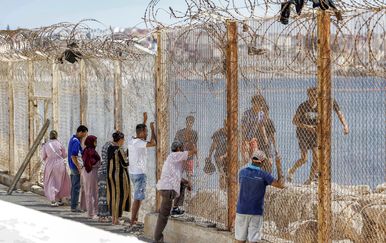 Masovni upad migranata potresao cijeli grad, iz kluba kroz suze zavapili: "Nitko ništa ne poduzima"