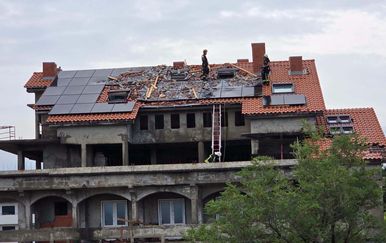 Nevrijeme na Rab: Poplavljeni objekti, oštećeni krovovo