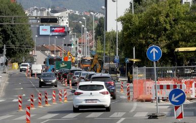 Nesreća na prometnom zagrebačkom križanju: Sudarili se vozilo Hitne pomoći i Flixbus