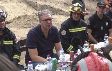 Vučić: "Helikopteri koje smo tražili i dobili iz Europe su slabiji od naših"