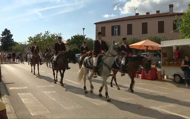Trka na prstenac proslavila 330 godina tradicije: Ove godine bez političke kreme