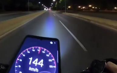 Video vožnje na romobilu zgrozio publiku: Ovako brzo neki ne voze automobil