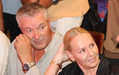 Toni Kukoč u društvu supruge privukao poglede u Splitu, njihova ljubav počela je još u školi