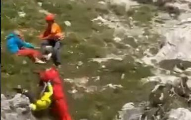Dramatičan incident tijekom spašavanja: Liječnica s ozlijeđenom planinarkom pala niz stijenu