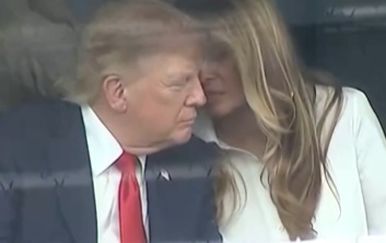 VIDEO Kamere uhvatile napeti trenutak Trumpa i Melanije: Čitačica s usana otkrila što su navodno govorili