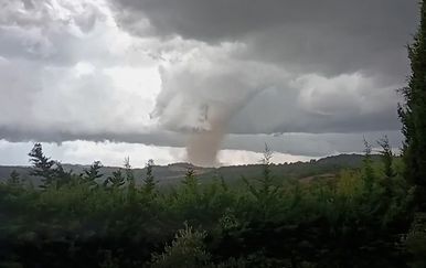 Tornado pogodio Aude na jugu Francuske, 15 ozlijeđenih i oštećene kuće