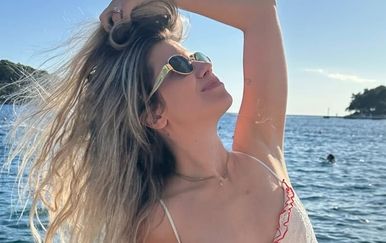 Ecija Belošević pozirala u bikiniju pored mora, pokazala je kako izgleda njezin odmor