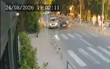 VIDEO Objavljena snimka stravične nesreće: Automobil izletio na stazu i udario obitelj