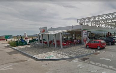 Autom uletio u kafić na odmorištu Nadin, jedna osoba ozlijeđena