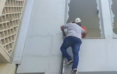 VIDEO Horor u rodilištu, sumnja se da je ovo uzrok požara: Poginulo 15 beba, samo jedna je spašena
