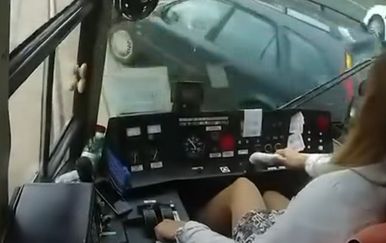 Vozači tramvaja imaju nemoguć posao, pogledajte što sve izvode vozači automobila