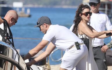 Jeff Bezos i Lauren Sanchez Bezos snimljeni u odlasku iz Hrvatske