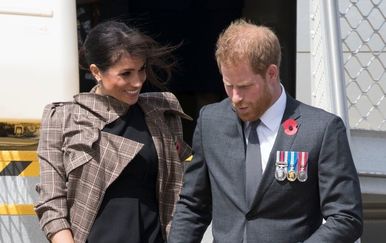 Princ Harry i Meghan Markle sletjeli su u Veliku Britaniju