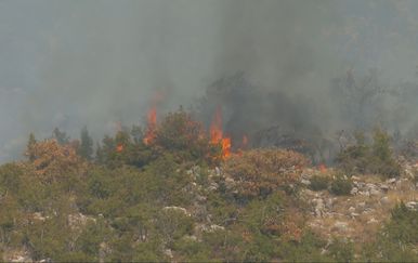 Vatra već deset dana hara krajnjim jugom Hrvatske