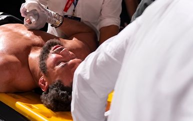 Pogledajte kako je Moses Itauma napustio O2 arenu nakon poraza od Filipa Hrgovića