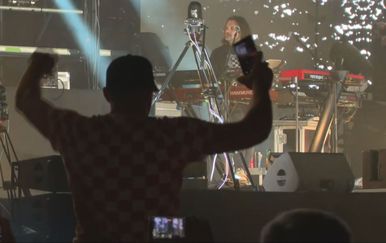 Više od sto tisuća ljudi stiglo u Vukovar na humanitarni koncert Thompsona