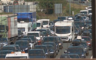 Vozači na A1 nakon nesreće koristili hitni koridor za izlazak iz gužve