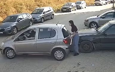Najgore vozačice na svijetu? Ovako grozan pokušaj parkiranja rijetko se viđa…