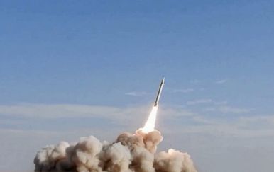 Eskalacija na Bliskom istoku: Iran uzvratio raketama na američke baze u Jordanu i dronovima na UAE